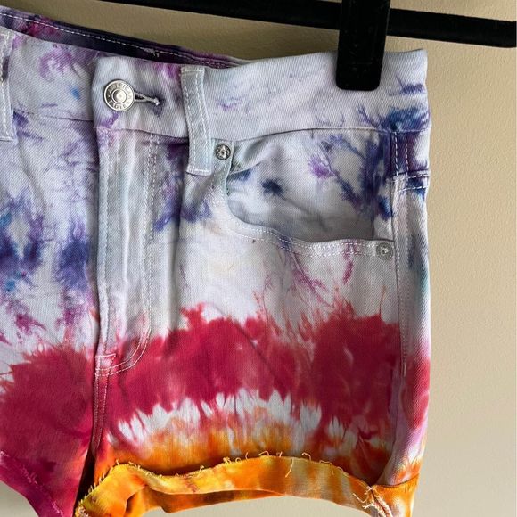 American Eagle Tie-dye Curvy Mom Short size 6 - Picture 4 of 7